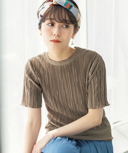 GeeRA(ジーラ)の「ミニプリーツメロー使いカットソー(Tシャツ/カットソー・レディース・ブラック/オフホワイト/グレー/モカ・SMALL/LARGE/X-LARGE/MEDIUM/XX-LARGE)」の4枚目の写真