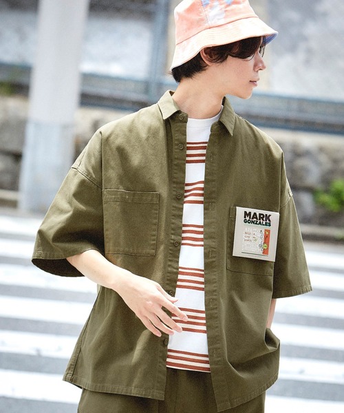 Mark Gonzales（マーク・ゴンザレス）の「Mark Gonzales/マークゴンザレス MONO-MART別注 オーバーサイズ ピスネームCPO半袖シャツ レギュラカラーシャツ（シャツ/ブラウス・メンズ・チャコールグレー/ベージュ/ネイビー/グレー/カーキ/インディゴブルー/ブルー/グリーン/アイボリー/モカ/グレー系その他・S/M/L）」の7枚目の写真