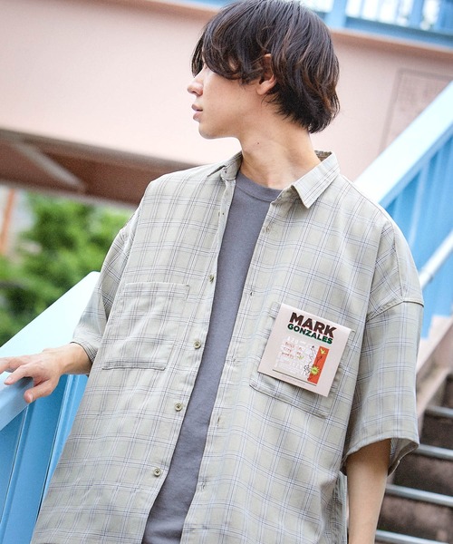 Mark Gonzales（マーク・ゴンザレス）の「Mark Gonzales/マークゴンザレス MONO-MART別注 オーバーサイズ ピスネームCPO半袖シャツ レギュラカラーシャツ（シャツ/ブラウス・メンズ・チャコールグレー/ベージュ/ネイビー/グレー/カーキ/インディゴブルー/ブルー/グリーン/アイボリー/モカ/グレー系その他・S/M/L）」の8枚目の写真