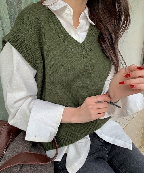 KOR（ケーオーアール）の「Vネックニットベスト（ベスト・レディース・ベージュ/グリーン/ネイビー・FREE）」の3枚目の写真