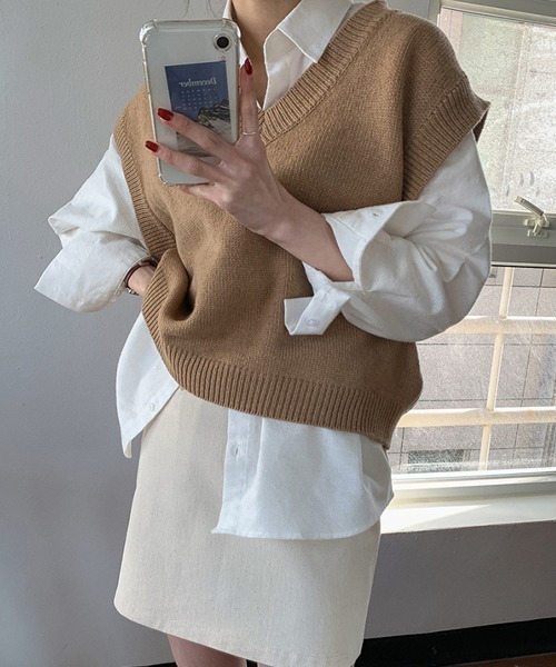 KOR（ケーオーアール）の「Vネックニットベスト（ベスト・レディース・ベージュ/グリーン/ネイビー・FREE）」の12枚目の写真