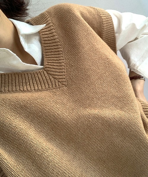 KOR（ケーオーアール）の「Vネックニットベスト（ベスト・レディース・ベージュ/グリーン/ネイビー・FREE）」の7枚目の写真