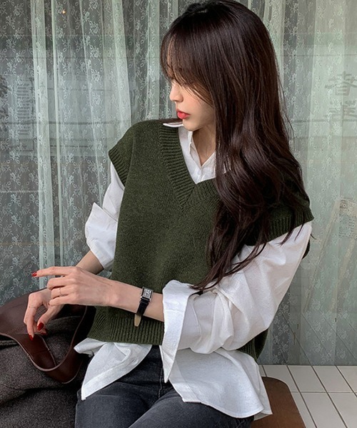 KOR（ケーオーアール）の「Vネックニットベスト（ベスト・レディース・ベージュ/グリーン/ネイビー・FREE）」の6枚目の写真