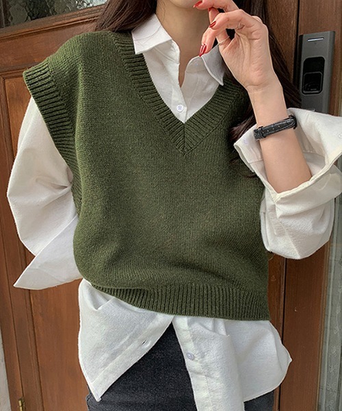 KOR（ケーオーアール）の「Vネックニットベスト（ベスト・レディース・ベージュ/グリーン/ネイビー・FREE）」の9枚目の写真