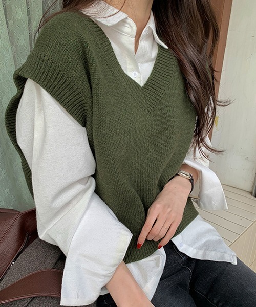 KOR（ケーオーアール）の「Vネックニットベスト（ベスト・レディース・ベージュ/グリーン/ネイビー・FREE）」の17枚目の写真