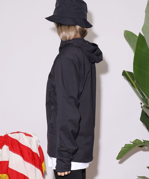 ARC'TERYX（アークテリクス）の「ARC'TERYX/アークテリクス Atom SL Hoody Men's マウンテンパーカー（マウンテンパーカー・メンズ・ブラック・S/M/L）」の2枚目の写真