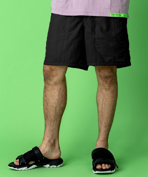 KGFR（カガフリ）の「KGFR(カガフリ)刺繍ロゴショーツ（その他パンツ・メンズ・ブラック/ベージュ/ネイビー/オレンジ/ライトグリーン/ライトイエロー・M/L）」の2枚目の写真