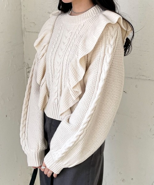 EPIMI E'PIMMY（エピミエピミー）の「ヴィンテージフリルケーブルニット（ニット/セーター・レディース・ダークブルー/ブラック/オフホワイト/ベージュ・MEDIUM）」の2枚目の写真