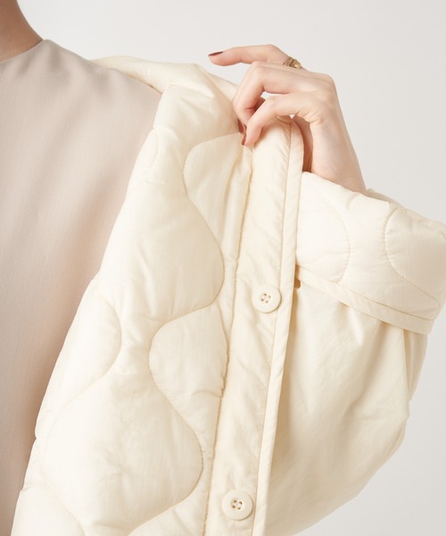 un dix cors（アンディコール）の「サステナブルあたたか機能素材　リバーシブルキルティングコート（ノーカラーコート・レディース・アイボリー/ブラック/カーキ・FREE）」の13枚目の写真