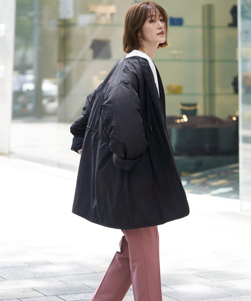 un dix cors（アンディコール）の「サステナブルあたたか機能素材　リバーシブルキルティングコート（ノーカラーコート・レディース・アイボリー/ブラック/カーキ・FREE）」の7枚目の写真