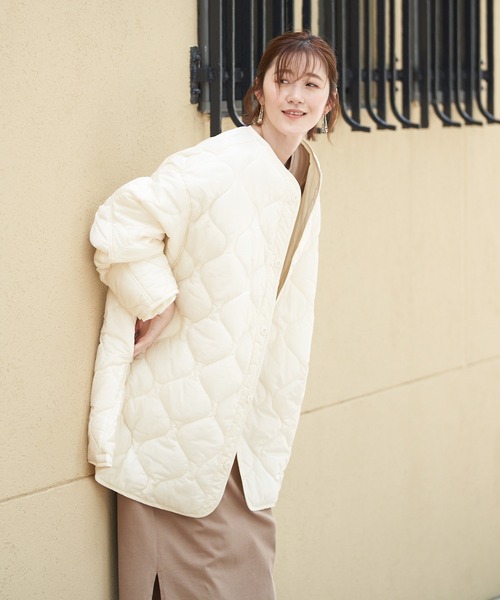 un dix cors（アンディコール）の「サステナブルあたたか機能素材　リバーシブルキルティングコート（ノーカラーコート・レディース・アイボリー/ブラック/カーキ・FREE）」の4枚目の写真