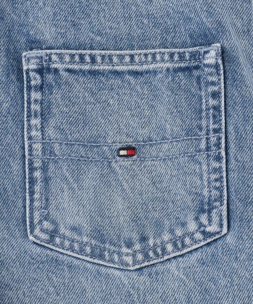 TOMMY HILFIGER(トミーヒルフィガー)の「Unisex Capsule フェードデニムサロペット(サロペット/オーバーオール・キッズ・ブルー・100cm/115cm)」の10枚目の写真