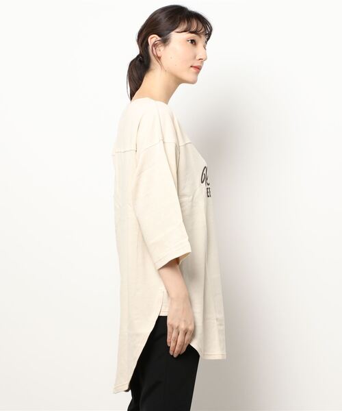 Samansa Mos2（サマンサ モスモス）の「フットボールTシャツ（シャツ/ブラウス・レディース・ベージュ/ボルドー/チャコール/キナリ・ﾌﾘ-）」の7枚目の写真