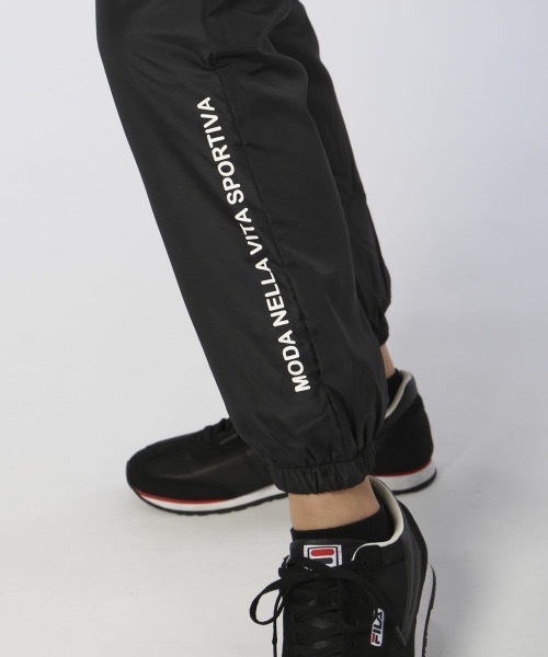 FILA（フィラ）の「【FILA:フィラ】レディースタフタ裏フリース サイドロゴ ロングパンツ /ジョガーパンツ（その他パンツ・レディース・チャコールグレー/ブラック/ネイビー・MEDIUM/LARGE/X-LARGE）」の9枚目の写真