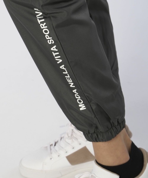 FILA（フィラ）の「【FILA:フィラ】レディースタフタ裏フリース サイドロゴ ロングパンツ /ジョガーパンツ（その他パンツ・レディース・チャコールグレー/ブラック/ネイビー・MEDIUM/LARGE/X-LARGE）」の14枚目の写真