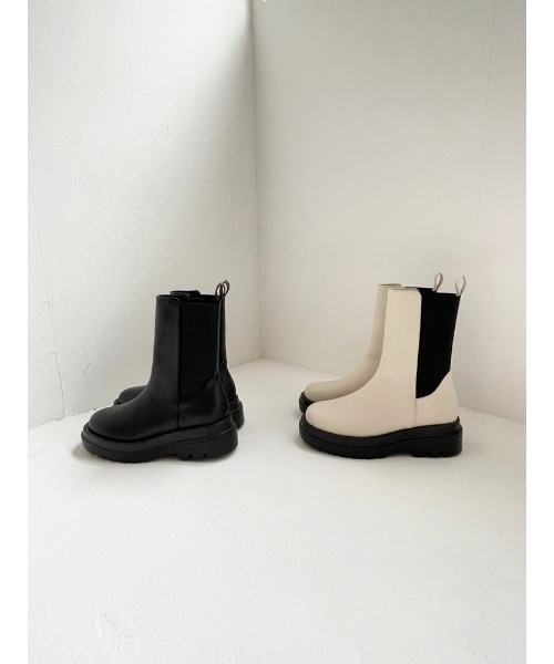 ENVYM（アンビー）の「トラックソールサイドゴアブーツ（ブーツ・レディース・アイボリー/ブラック・23.5cm/22.5cm/24.5cm）」の3枚目の写真