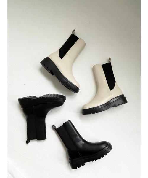 ENVYM（アンビー）の「トラックソールサイドゴアブーツ（ブーツ・レディース・アイボリー/ブラック・23.5cm/22.5cm/24.5cm）」の5枚目の写真