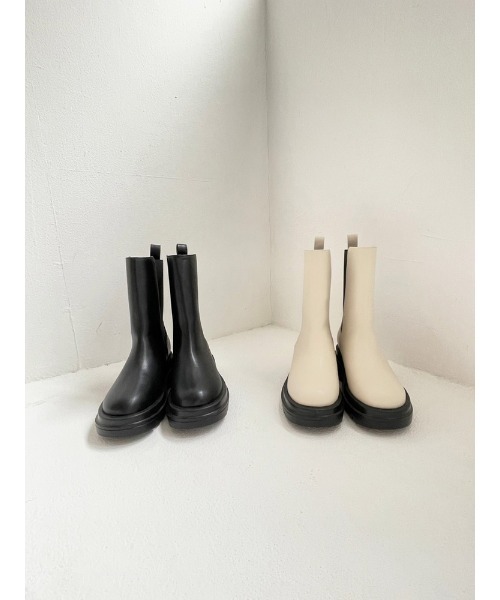 ENVYM（アンビー）の「トラックソールサイドゴアブーツ（ブーツ・レディース・アイボリー/ブラック・23.5cm/22.5cm/24.5cm）」の4枚目の写真