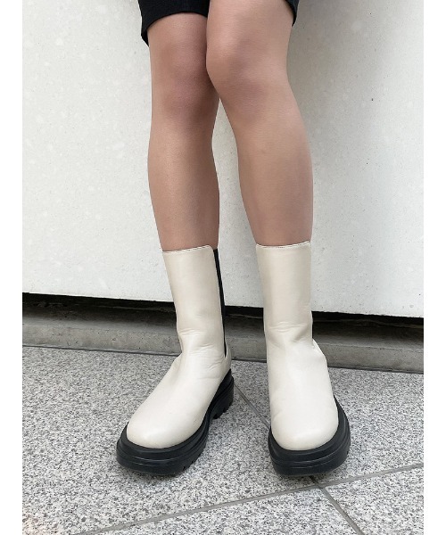 ENVYM（アンビー）の「トラックソールサイドゴアブーツ（ブーツ・レディース・アイボリー/ブラック・23.5cm/22.5cm/24.5cm）」の9枚目の写真