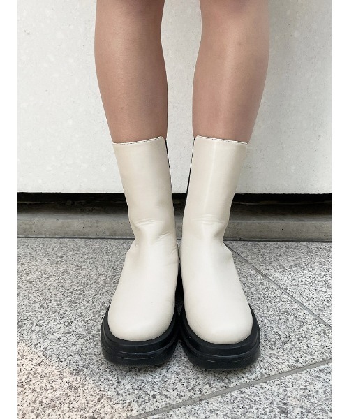 ENVYM（アンビー）の「トラックソールサイドゴアブーツ（ブーツ・レディース・アイボリー/ブラック・23.5cm/22.5cm/24.5cm）」の12枚目の写真