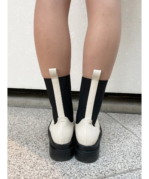 ENVYM（アンビー）の「トラックソールサイドゴアブーツ（ブーツ・レディース・アイボリー/ブラック・23.5cm/22.5cm/24.5cm）」の14枚目の写真