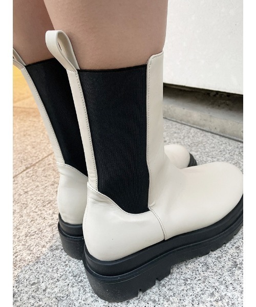 ENVYM（アンビー）の「トラックソールサイドゴアブーツ（ブーツ・レディース・アイボリー/ブラック・23.5cm/22.5cm/24.5cm）」の15枚目の写真