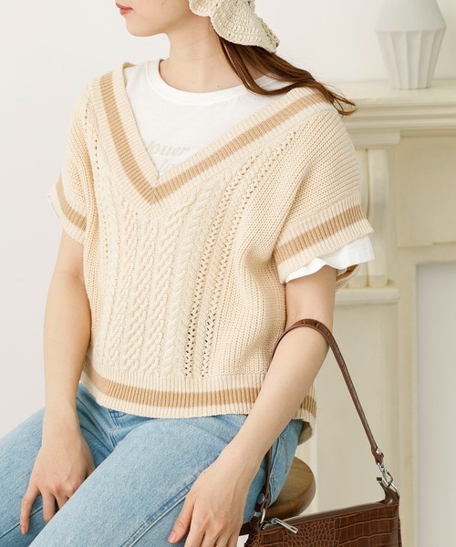 SLURR(スラ―)の「ニットベスト(ベスト・レディース・ベージュ/ネイビー・FREE)」の1枚目の写真