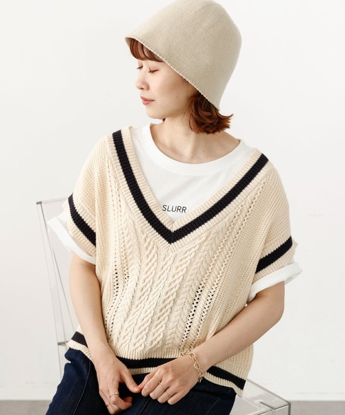SLURR(スラ―)の「ニットベスト(ベスト・レディース・ベージュ/ネイビー・FREE)」の2枚目の写真