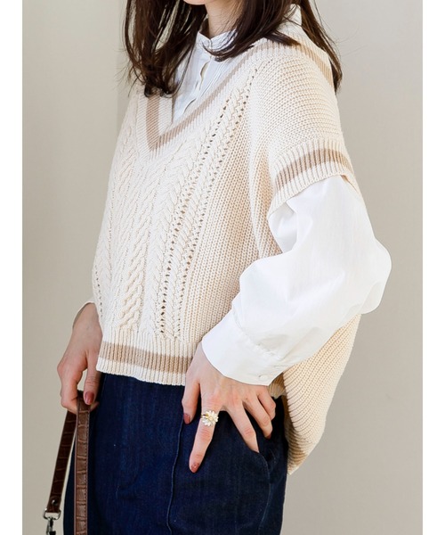 SLURR(スラ―)の「ニットベスト(ベスト・レディース・ベージュ/ネイビー・FREE)」の3枚目の写真