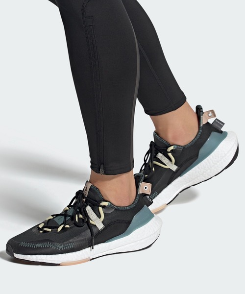 adidas(アディダス)の「ウルトラブースト 21 × パーレイ adidas(アディダス)の「ウルトラブースト 21 × パーレイ