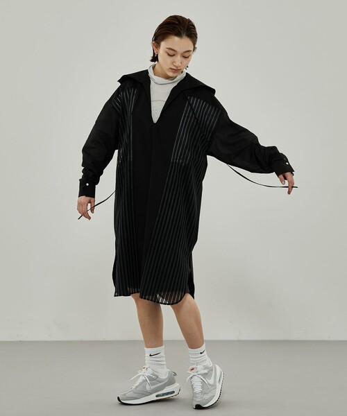 A + TOKYO（エープラストウキョウ）の「ストライプシアーシャツワンピース（ワンピース・レディース・グレイッシュベージュ/ブラック・1/2）」の3枚目の写真