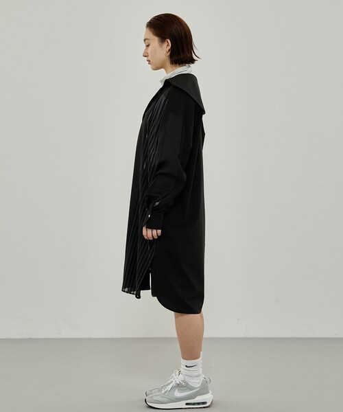 A + TOKYO（エープラストウキョウ）の「ストライプシアーシャツワンピース（ワンピース・レディース・グレイッシュベージュ/ブラック・1/2）」の10枚目の写真