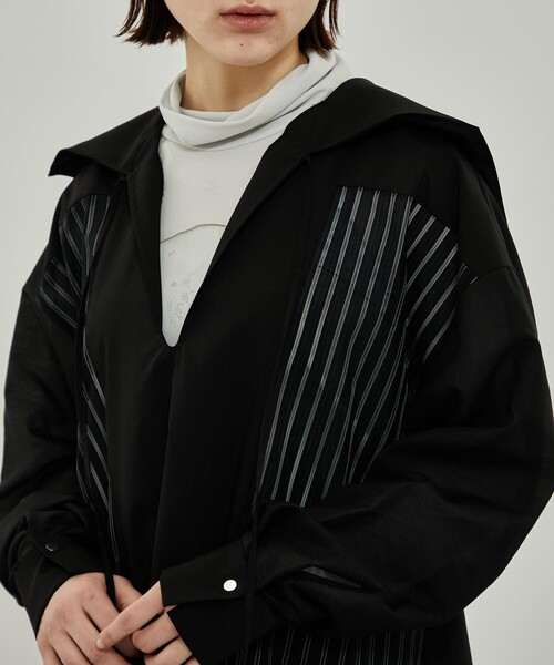 A + TOKYO（エープラストウキョウ）の「ストライプシアーシャツワンピース（ワンピース・レディース・グレイッシュベージュ/ブラック・1/2）」の12枚目の写真