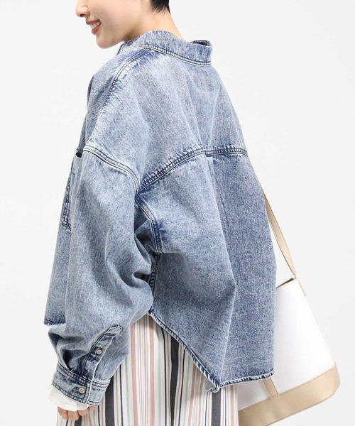 HONEYSUCKLE ROSE（ハニーサックルローズ）の「【HONEYSUCKLE ROSE】ショートデニムシャツアウター（シャツ/ブラウス・レディース・ライトインディゴブルー・L/M）」の6枚目の写真