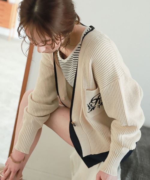 Andemiu(アンデミュウ)の「カタアゼシシュウカーディガン273036(カーディガン/ボレロ・レディース・ホワイト/ブラウン/ブルー・FREE)」の2枚目の写真