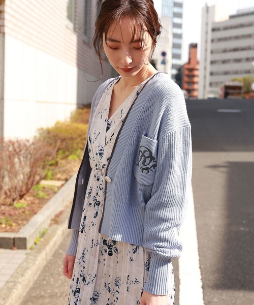 Andemiu(アンデミュウ)の「カタアゼシシュウカーディガン273036(カーディガン/ボレロ・レディース・ホワイト/ブラウン/ブルー・FREE)」の1枚目の写真