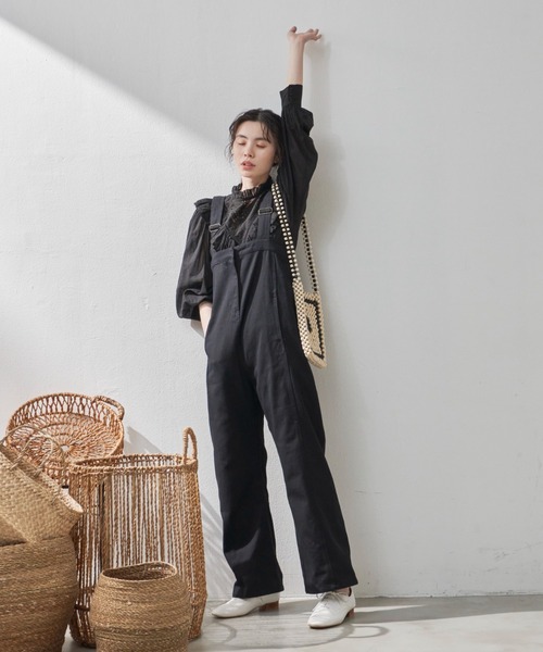 Libra Cue（リブラ キュー）の「”プレーンサロペット”　　　　　　　　　　　　　　　　　長さ調整可能、幅広い身長の方にお勧め、１年を通して着用できるしっかりとしたコットン100％（サロペット/オーバーオール・レディース・ブラック/アイボリー・FREE）」の4枚目の写真