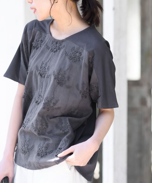 rps(アールピーエス)の「3D刺繍レース袖タックプルオーバー(Tシャツ/カットソー・レディース・マスタード/オフホワイト/チャコールグレー・M/フリー)」の16枚目の写真