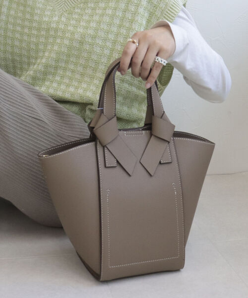 fredy emue(フレディエミュ)の「メッシュショルダーハンドバッグ(ショルダーバッグ・レディース・アイボリー/グレイッシュベージュ/キャメル・FREE)」の3枚目の写真