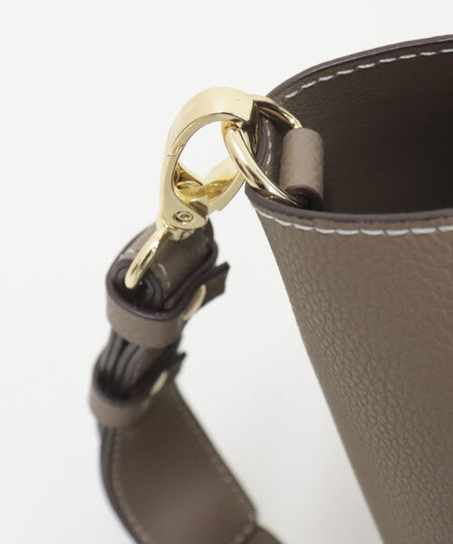 fredy emue(フレディエミュ)の「メッシュショルダーハンドバッグ(ショルダーバッグ・レディース・アイボリー/グレイッシュベージュ/キャメル・FREE)」の6枚目の写真