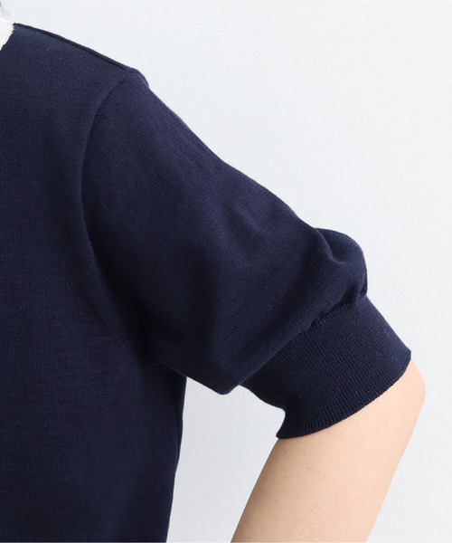 AMBIDEX(アンビデックス)の「お花衿インターシャクループルオーバー(ポロシャツ・レディース・ダークブラウン/ネイビー・FREE)」の16枚目の写真