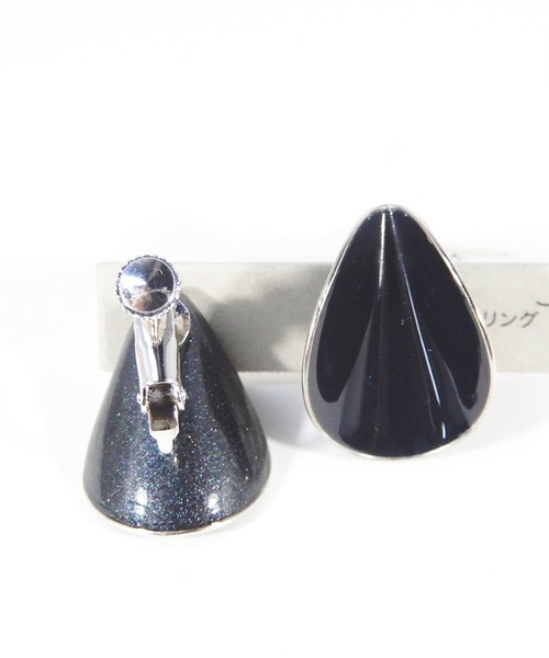 The Rule(ザルール)の「The Rule ザルール:OAK rolled stud earring:オーク ロールスタッズ イヤリング(イヤリング・レディース・ダークグリーン系/ホワイト/オレンジ/モカ/ネイビー/グレー/ワインレッド・FREE)」の1枚目の写真