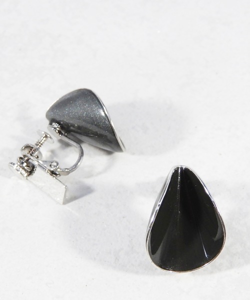 The Rule(ザルール)の「The Rule ザルール:OAK rolled stud earring:オーク ロールスタッズ イヤリング(イヤリング・レディース・ダークグリーン系/ホワイト/オレンジ/モカ/ネイビー/グレー/ワインレッド・FREE)」の3枚目の写真