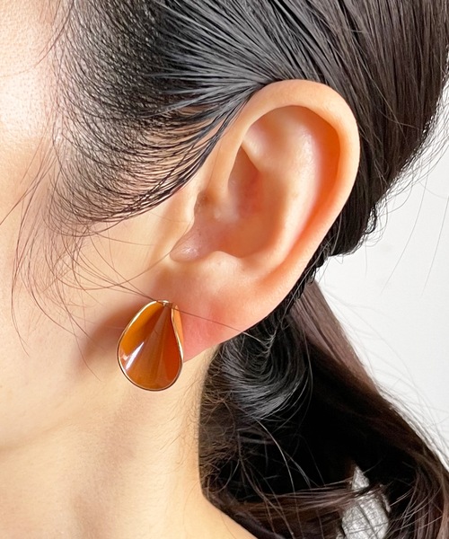 The Rule(ザルール)の「The Rule ザルール:OAK rolled stud earring:オーク ロールスタッズ イヤリング(イヤリング・レディース・ダークグリーン系/ホワイト/オレンジ/モカ/ネイビー/グレー/ワインレッド・FREE)」の7枚目の写真