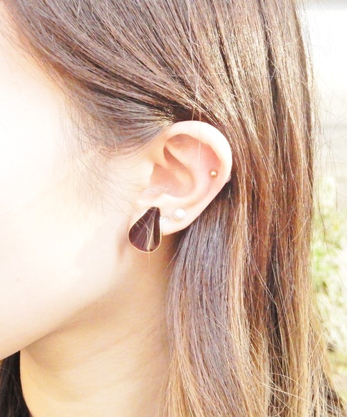 The Rule(ザルール)の「The Rule ザルール:OAK rolled stud earring:オーク ロールスタッズ イヤリング(イヤリング・レディース・ダークグリーン系/ホワイト/オレンジ/モカ/ネイビー/グレー/ワインレッド・FREE)」の4枚目の写真