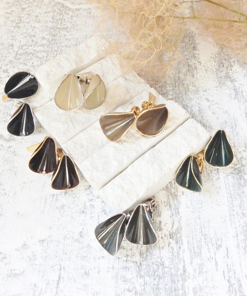 The Rule(ザルール)の「The Rule ザルール:OAK rolled stud earring:オーク ロールスタッズ イヤリング(イヤリング・レディース・ダークグリーン系/ホワイト/オレンジ/モカ/ネイビー/グレー/ワインレッド・FREE)」の8枚目の写真