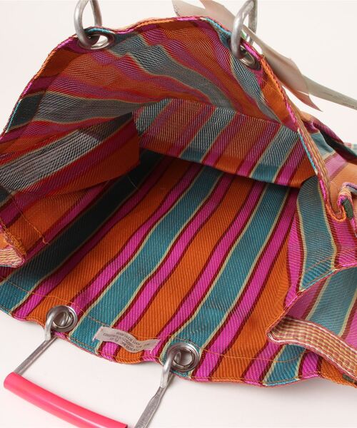 PUEBCO（プエブコ）の「RECYCLED PLASTIC STRIPE BAG　Square（トートバッグ・メンズ・その他3/その他5/その他6/その他4/その他2/その他1・ONE SIZE）」の10枚目の写真