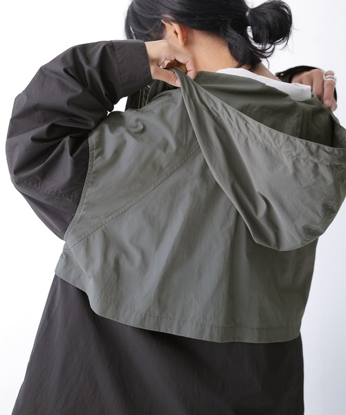 osharewalker（オシャレウォーカー）の「【廃盤】『テントライン配色ナイロンブルゾン』（マウンテンパーカー・レディース・プラム/ライトベージュ/ブラック・FREE）」の12枚目の写真