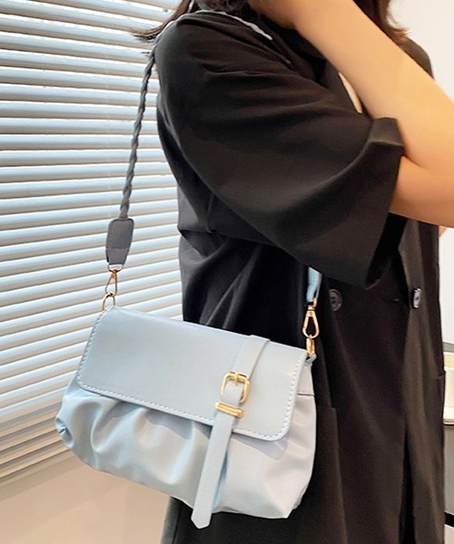 Amulet(アミュレット)の「2WAY三つ編みハンドルミニバッグ(ショルダーバッグ・レディース・ブラック/クリーム/ピンク/ブルー/ベージュ・FREE)」の13枚目の写真