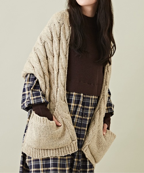 CUBE SUGAR（キューブシュガー）の「WEB限定ケーブル柄ポケット付きニットストール（ストール/ショール・レディース・ベージュ/モカ/ブラック・M）」の3枚目の写真